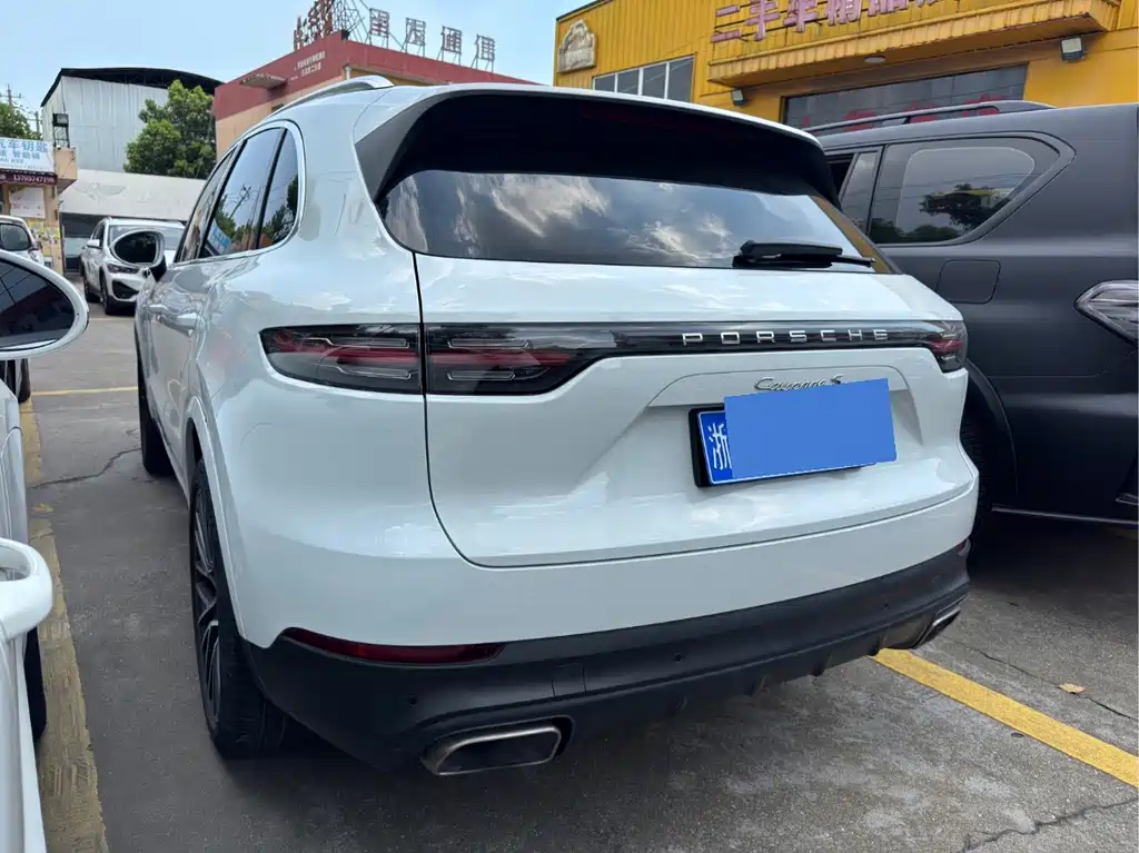Porsche Cayenne — миниатюра 7