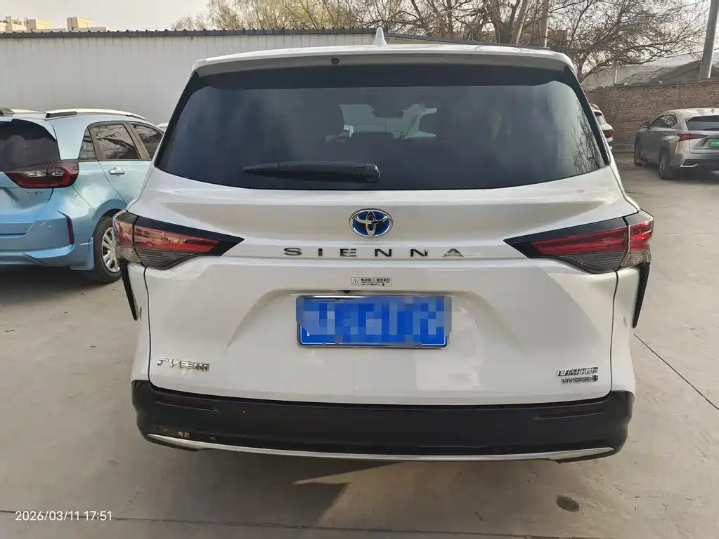 TOYOTA SIENNA