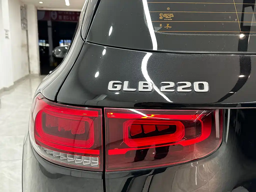 MERCEDES-BENZ GLB