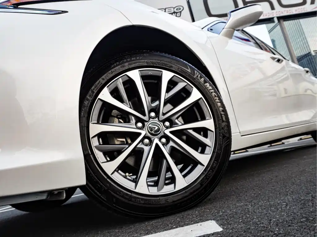 Lexus ES — миниатюра 5