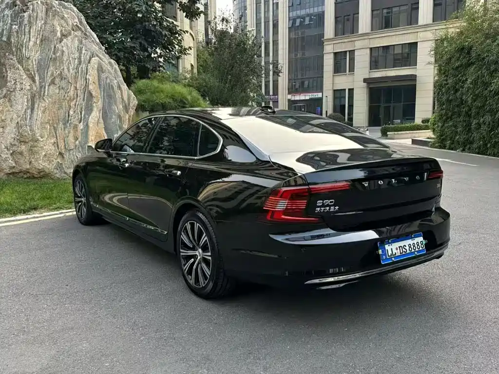 Volvo S90 — миниатюра 9