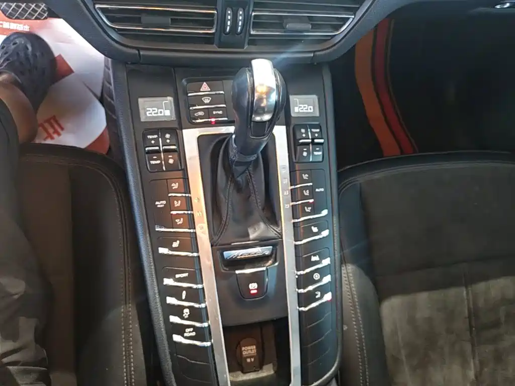 Porsche Macan — миниатюра 14