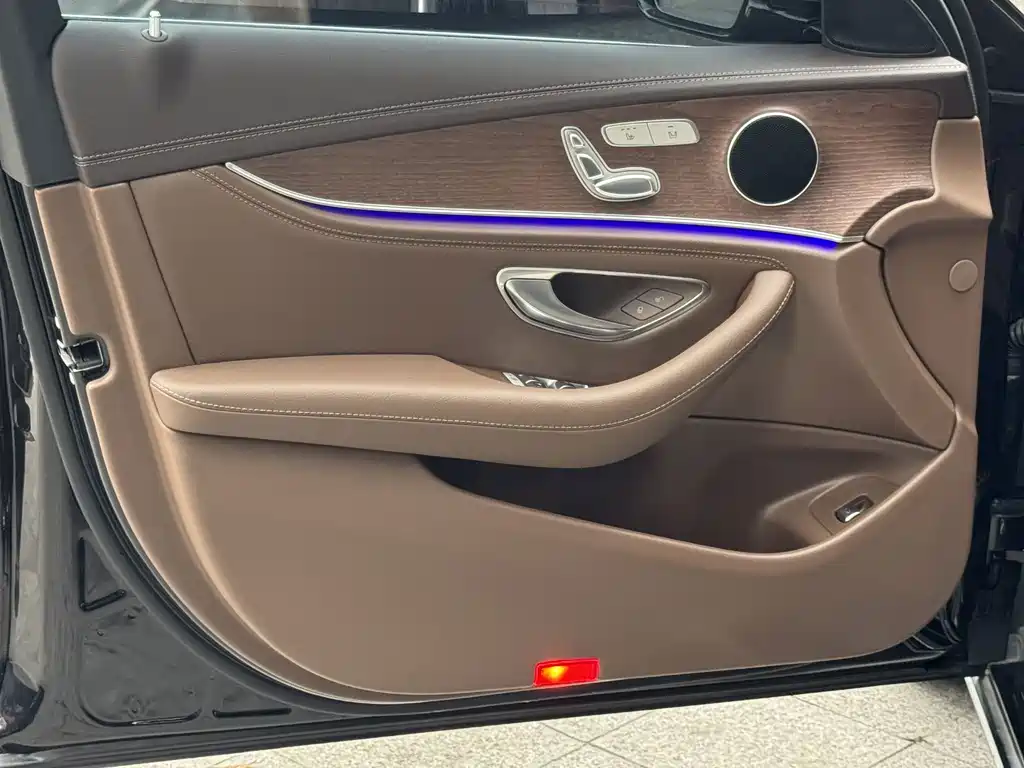 Mercedes-Benz E-Class — миниатюра 18