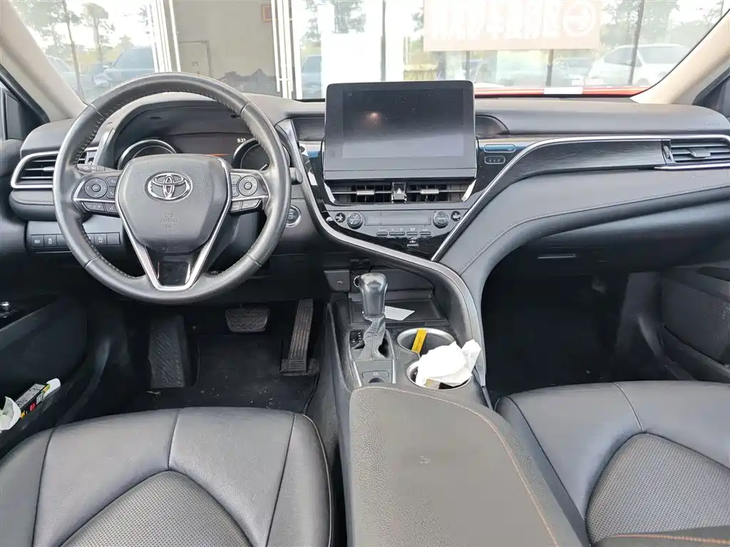 TOYOTA CAMRY