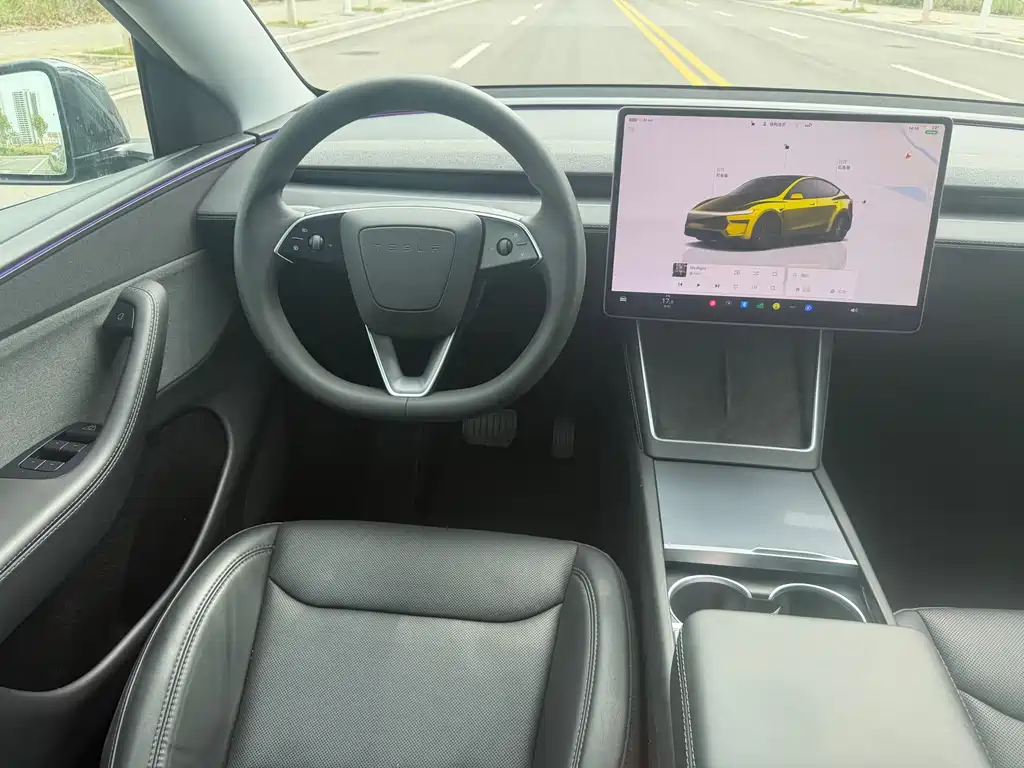 Tesla Model Y — миниатюра 14