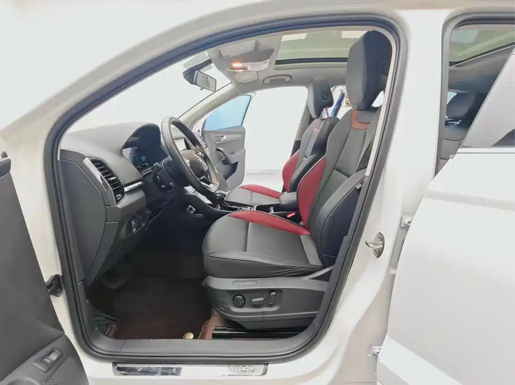 Skoda Karoq — миниатюра 8