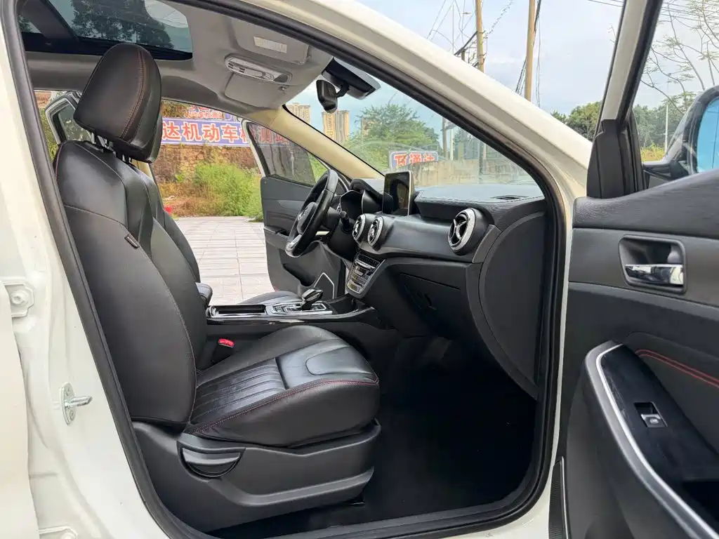 BAIC EX5 — миниатюра 13