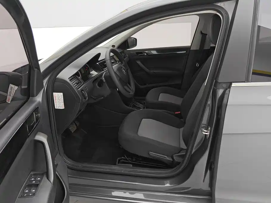 Skoda Rapid — миниатюра 9