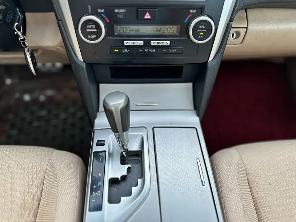 Toyota Camry — миниатюра 16
