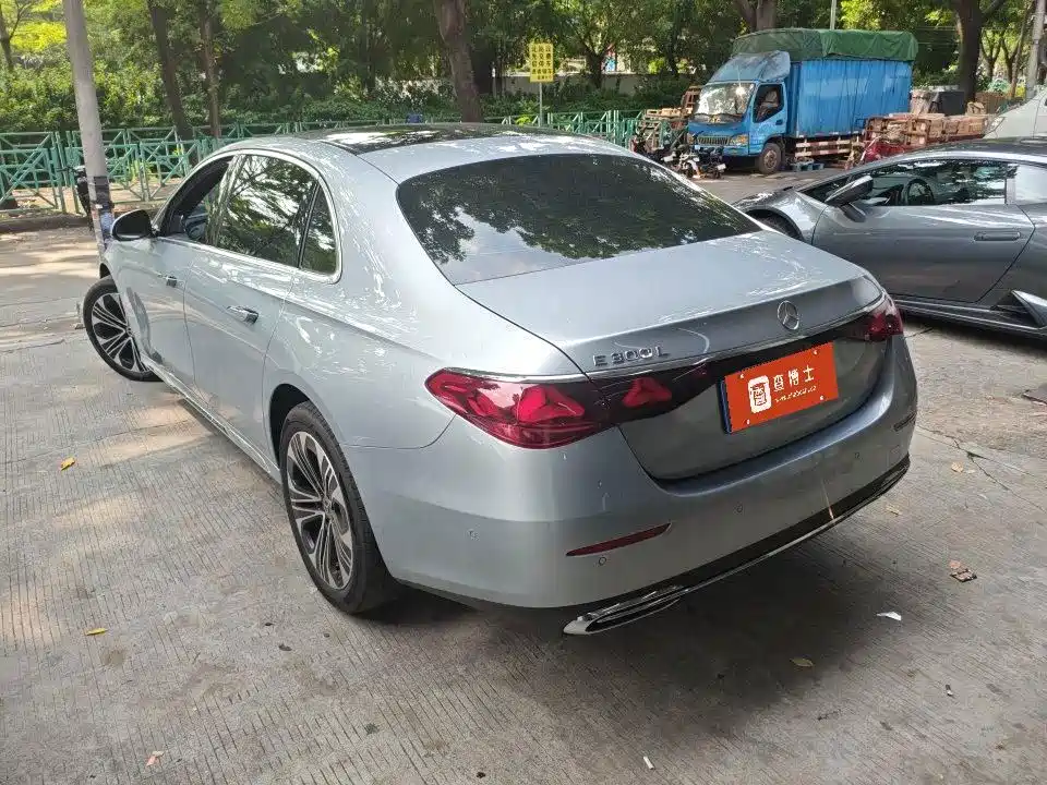 Mercedes-Benz E-Class — миниатюра 4