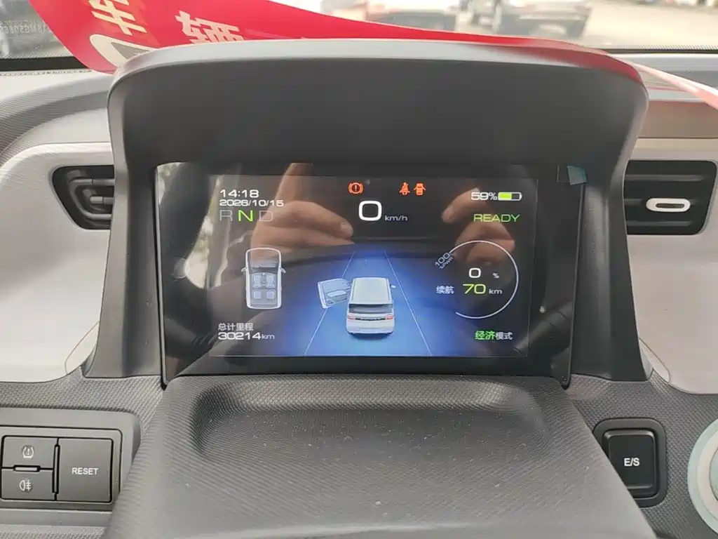 Wuling MINIEV — миниатюра 12