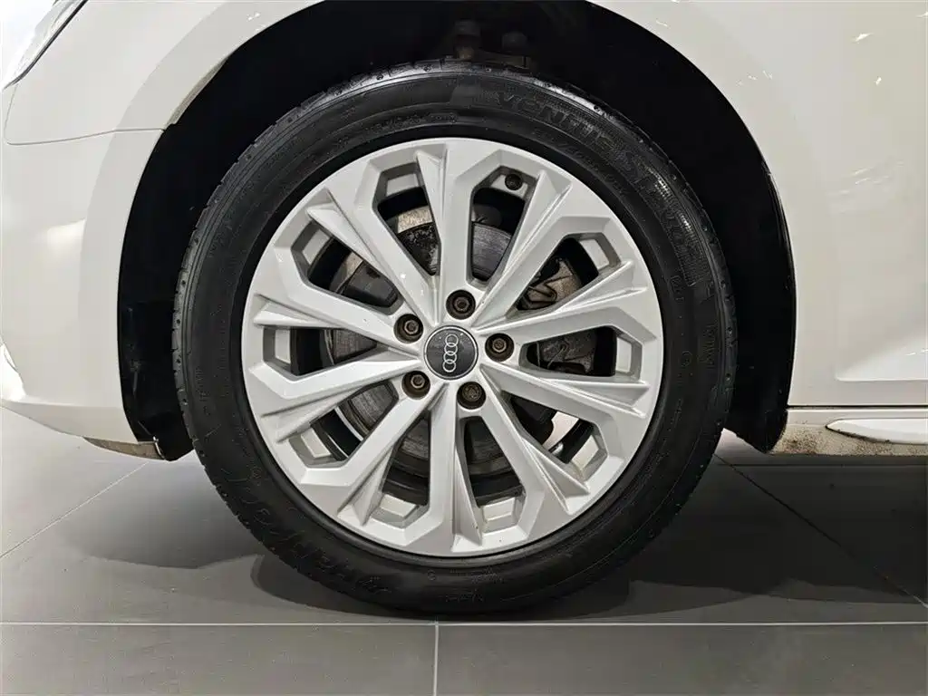 Audi A4L — миниатюра 15