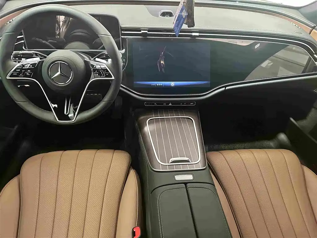 Mercedes-Benz E-Class — миниатюра 13