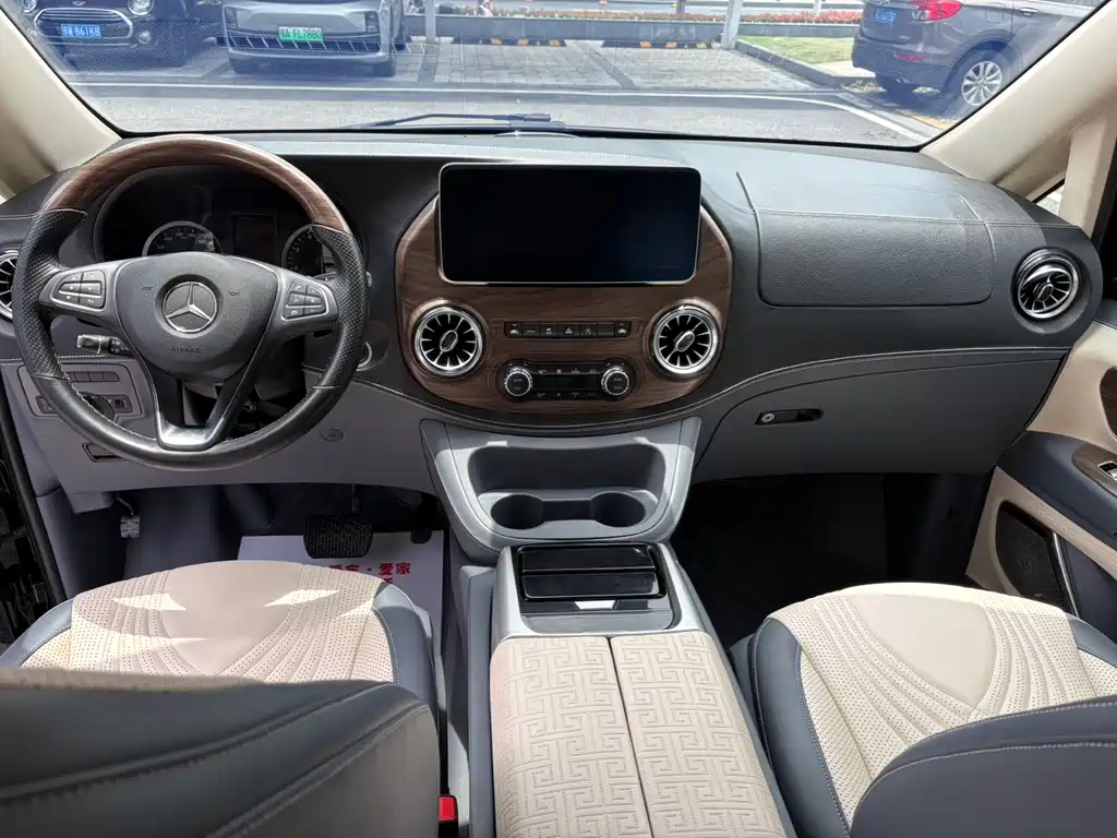 Mercedes-Benz Vito 2021 2.0T 7 мест