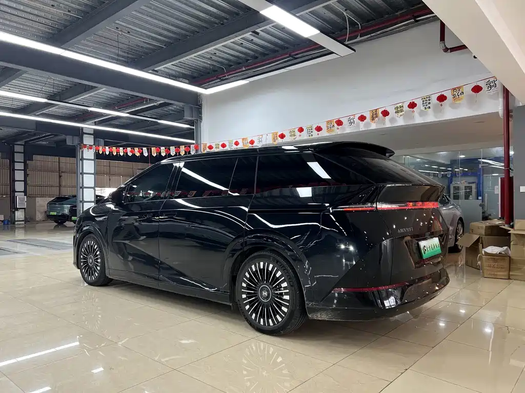 XPeng X9 — миниатюра 7