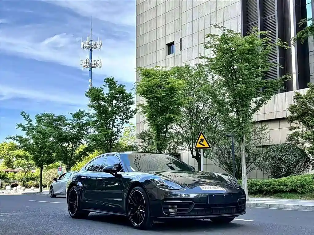 Porsche Panamera — миниатюра 2