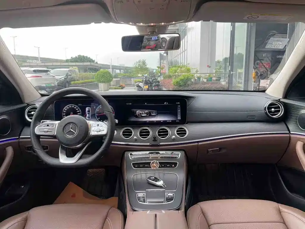 Mercedes-Benz E-Class — миниатюра 2