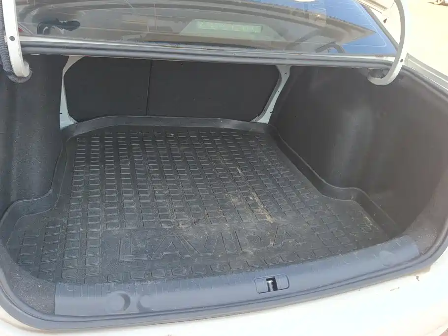 Volkswagen Lavida — миниатюра 4
