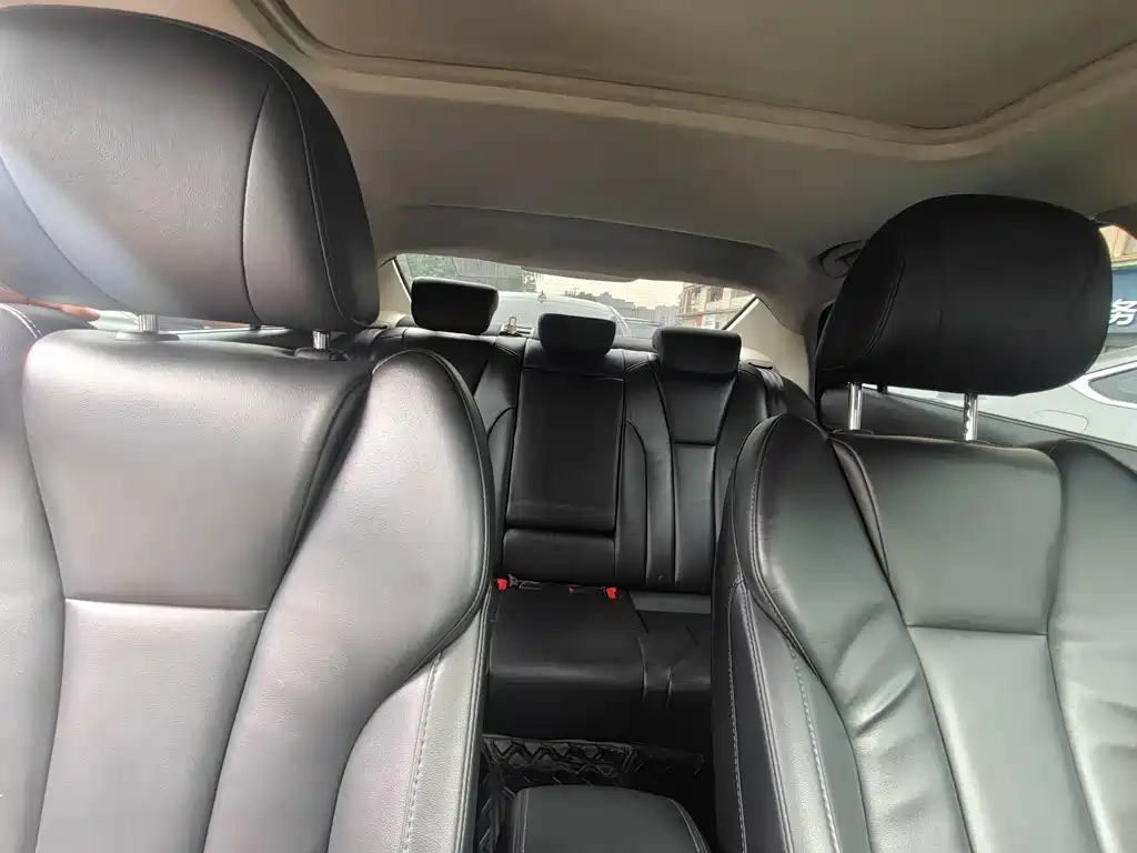 Hongqi Hongqi H5 — миниатюра 12