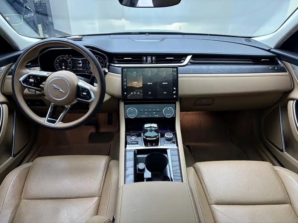 Jaguar XFL — миниатюра 6