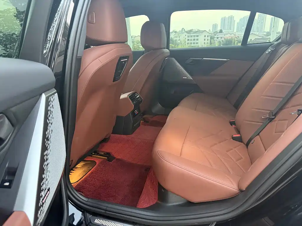 BMW 5 Series — миниатюра 12