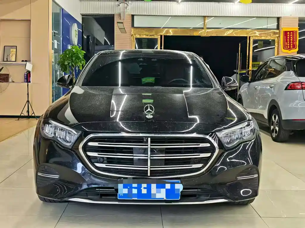 Mercedes-Benz E-Class — миниатюра 2