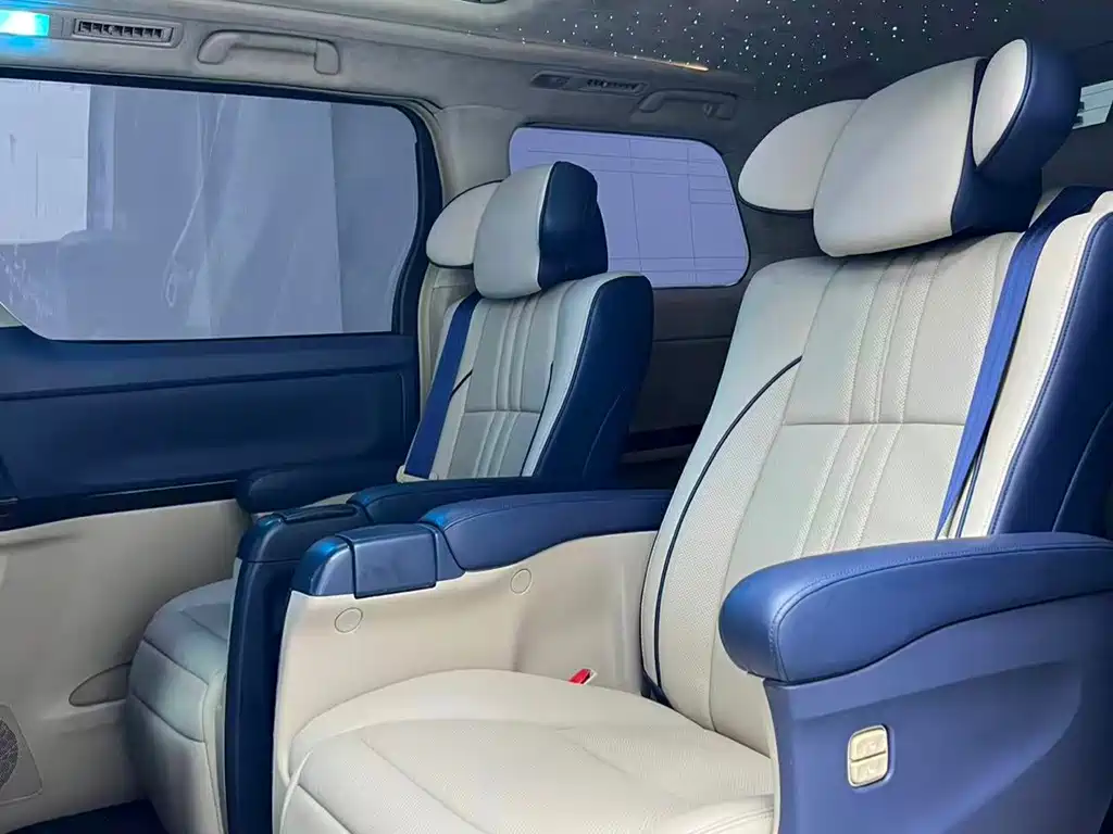 Toyota Alphard — миниатюра 11