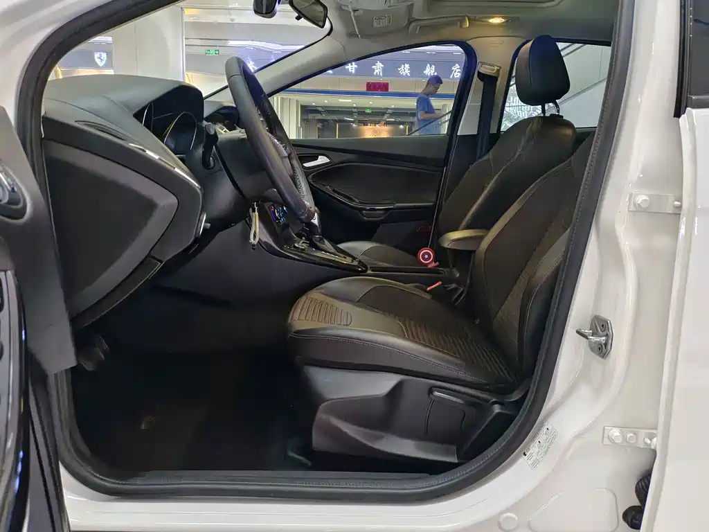 Ford Focus — миниатюра 6