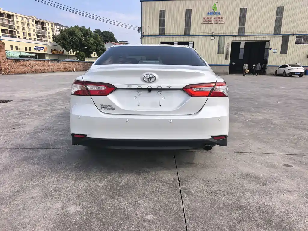 Toyota Camry — миниатюра 6