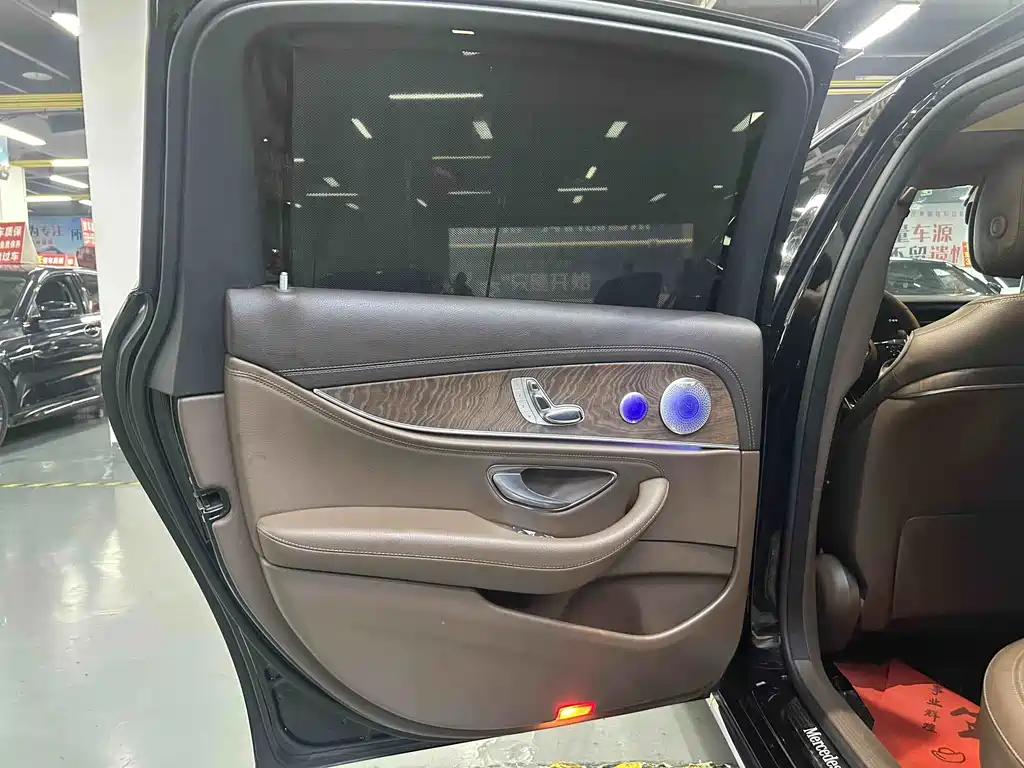 Mercedes-Benz E-Class — миниатюра 6