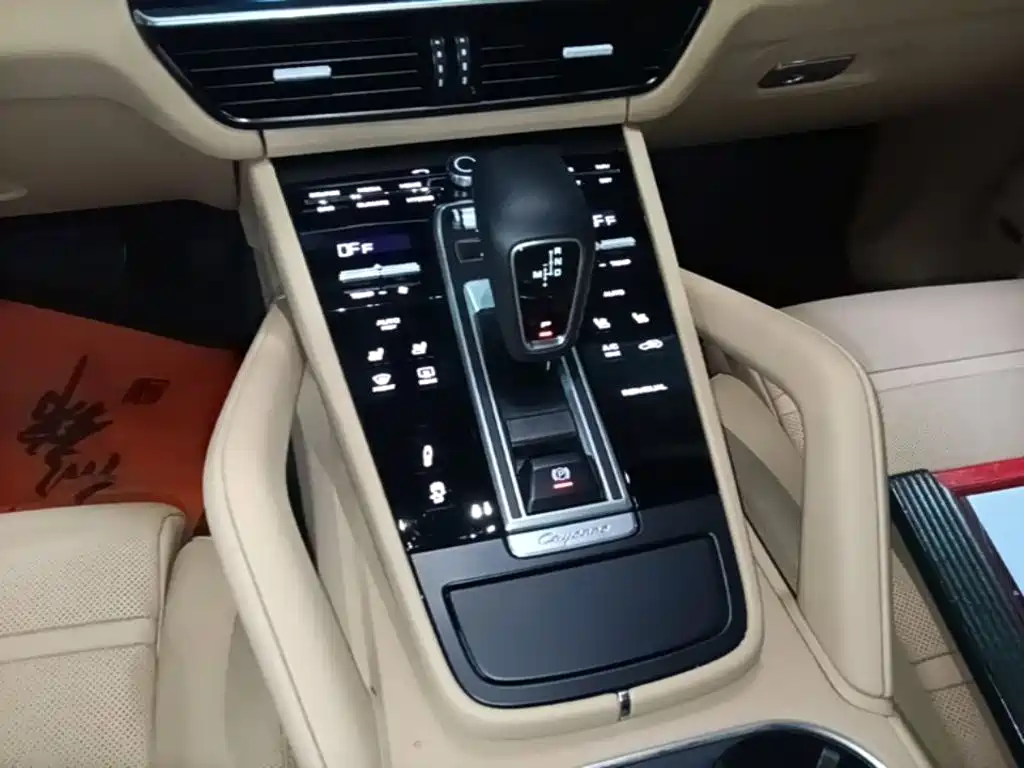 Porsche Cayenne Hybrid — миниатюра 14