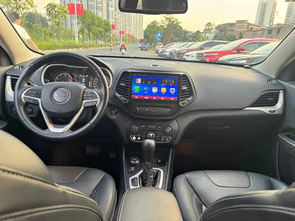 Jeep Cherokee — миниатюра 13