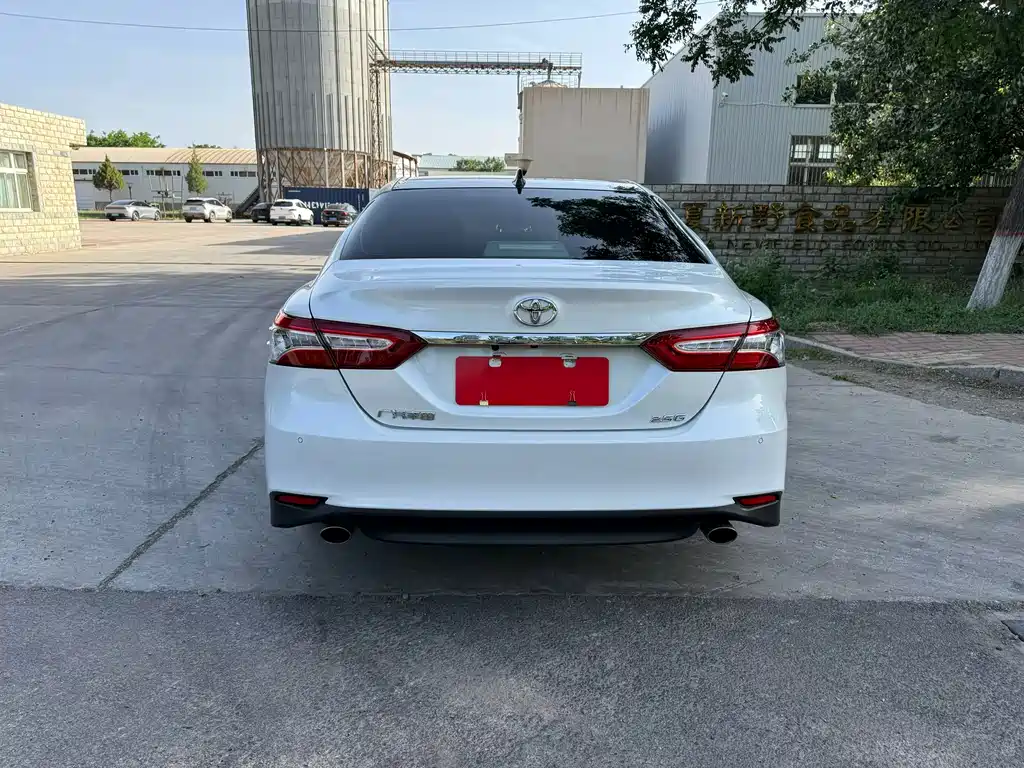 Toyota Camry — миниатюра 5