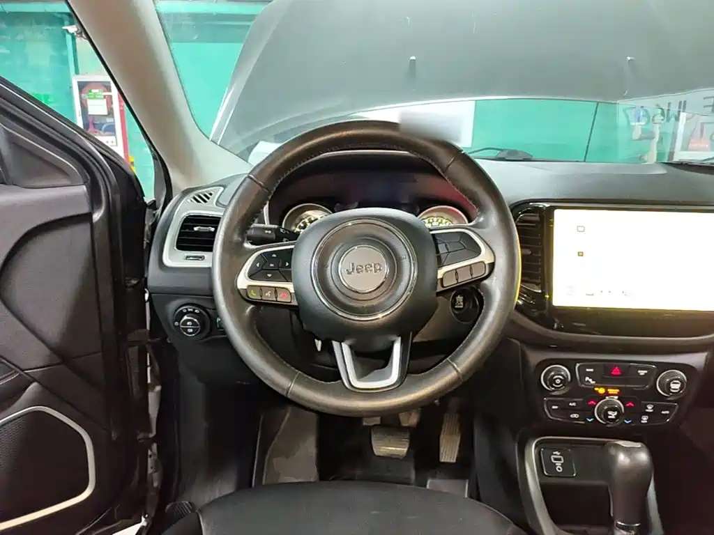 Jeep Compass — миниатюра 11