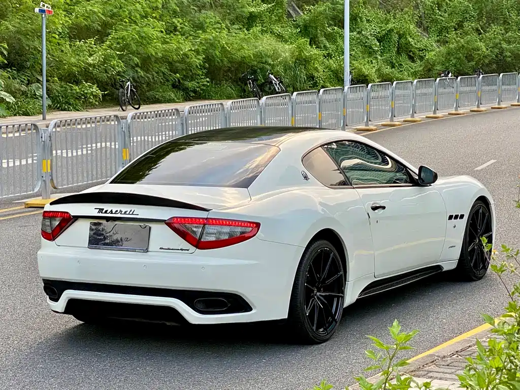Maserati GranTurismo — миниатюра 5