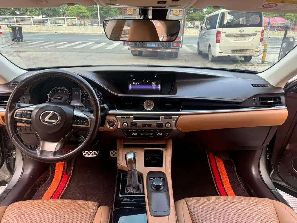 Lexus ES — миниатюра 9