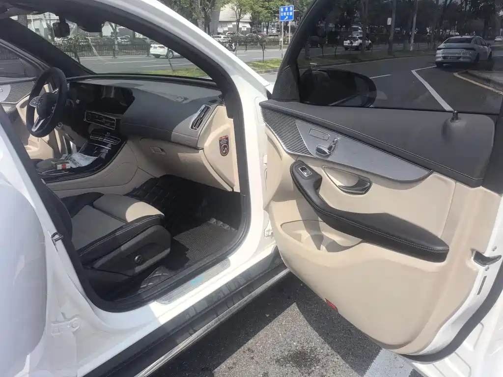 Mercedes-Benz EQC — миниатюра 21