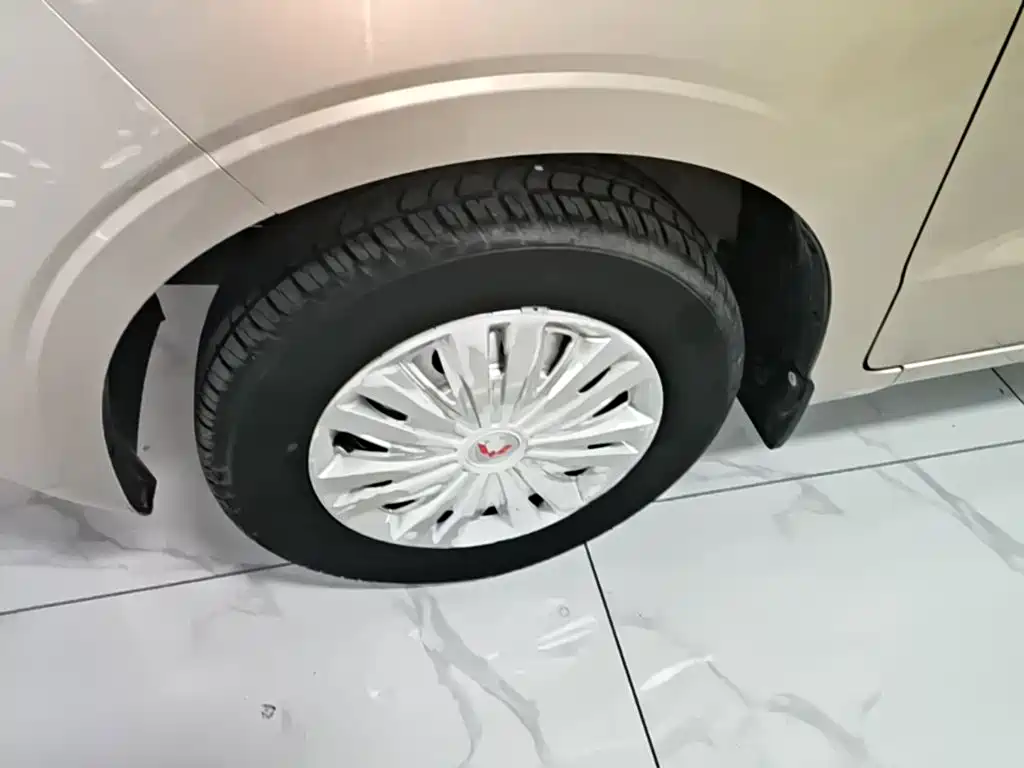 Wuling Hongguang V — миниатюра 23