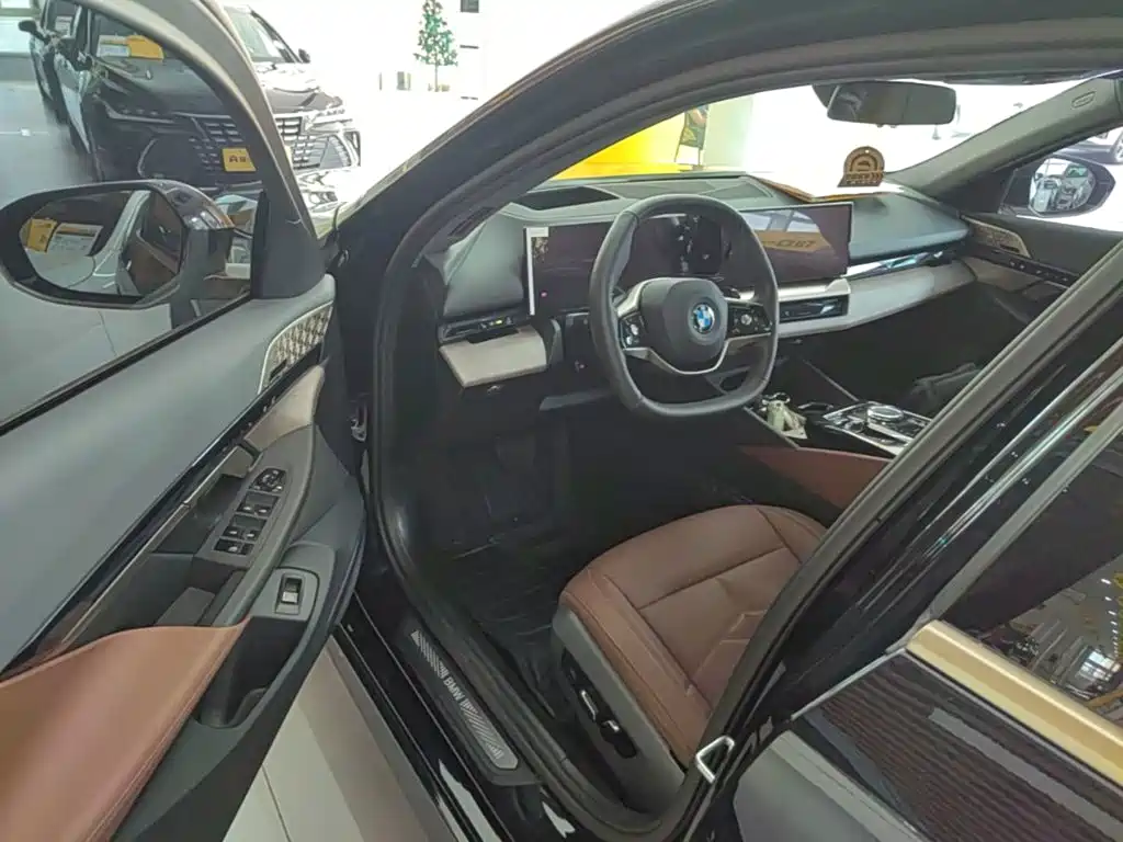 BMW 5 Series — миниатюра 16