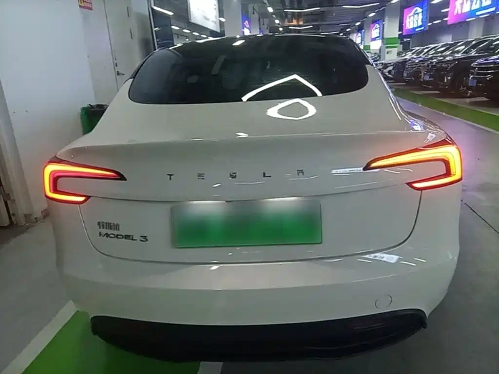 Tesla Model 3 — миниатюра 6