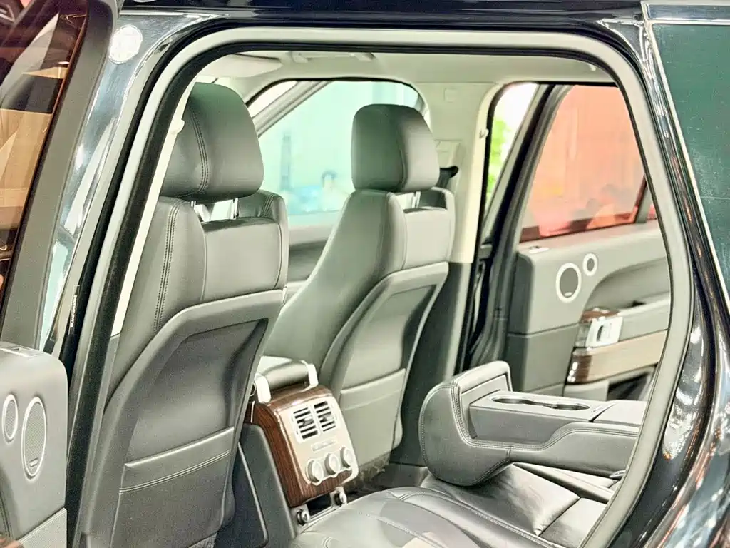 Land Rover Range Rover — миниатюра 6