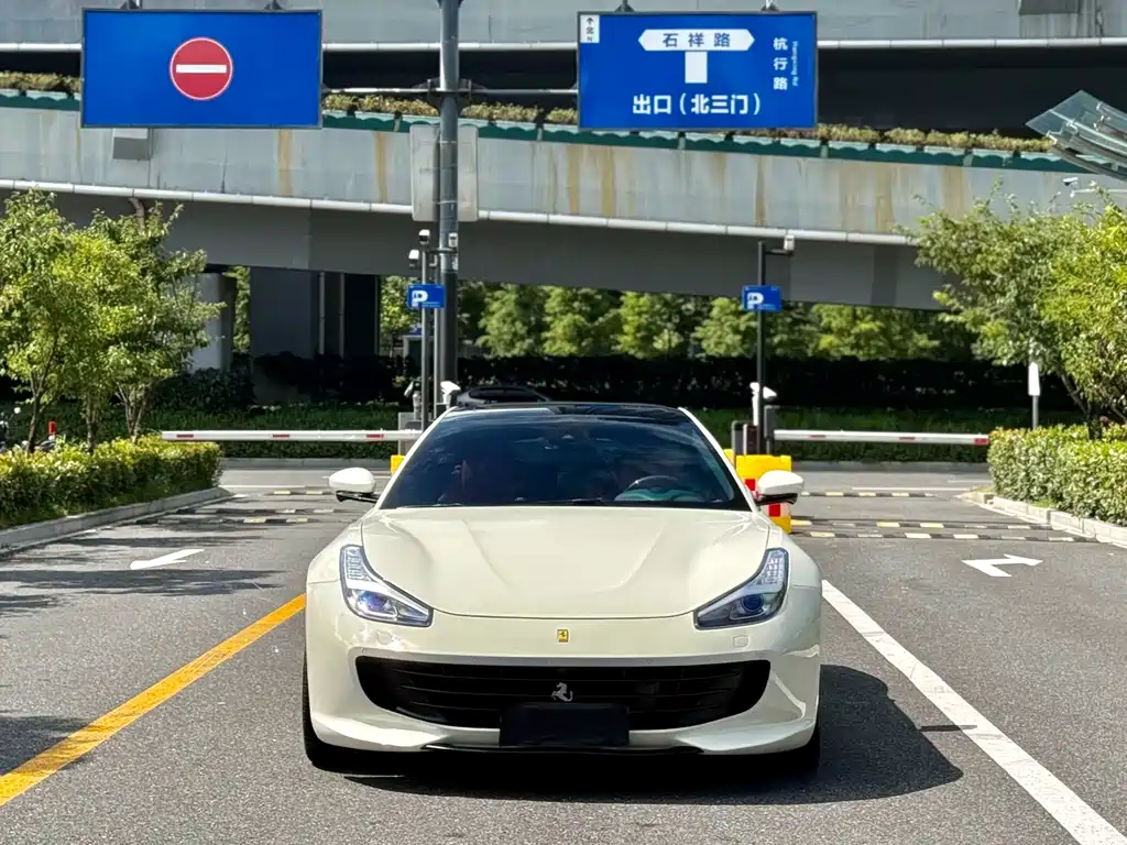 Ferrari GTC4Lusso