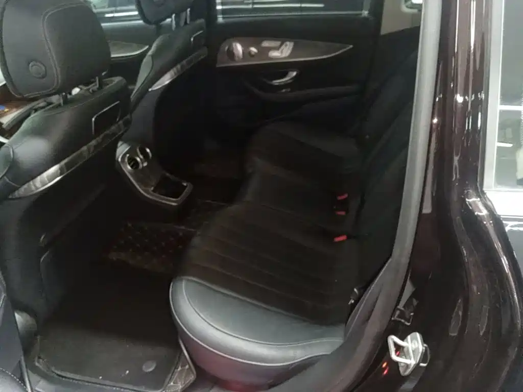 Mercedes-Benz E-Class — миниатюра 17