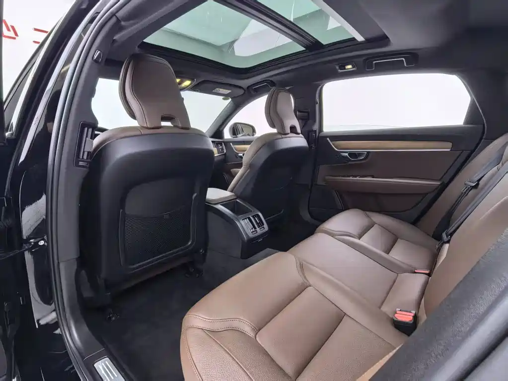 Volvo S90 — миниатюра 17