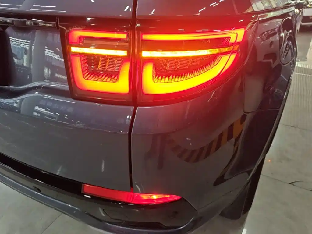 Land Rover Discovery Sport — миниатюра 8