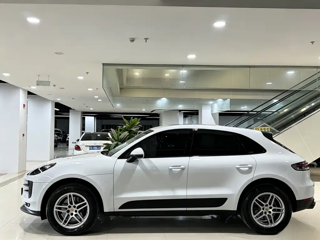 Porsche Macan — миниатюра 3