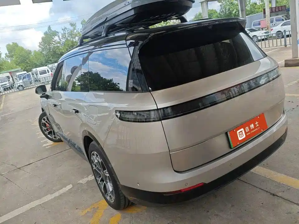 Lynk & Co 900 — миниатюра 3