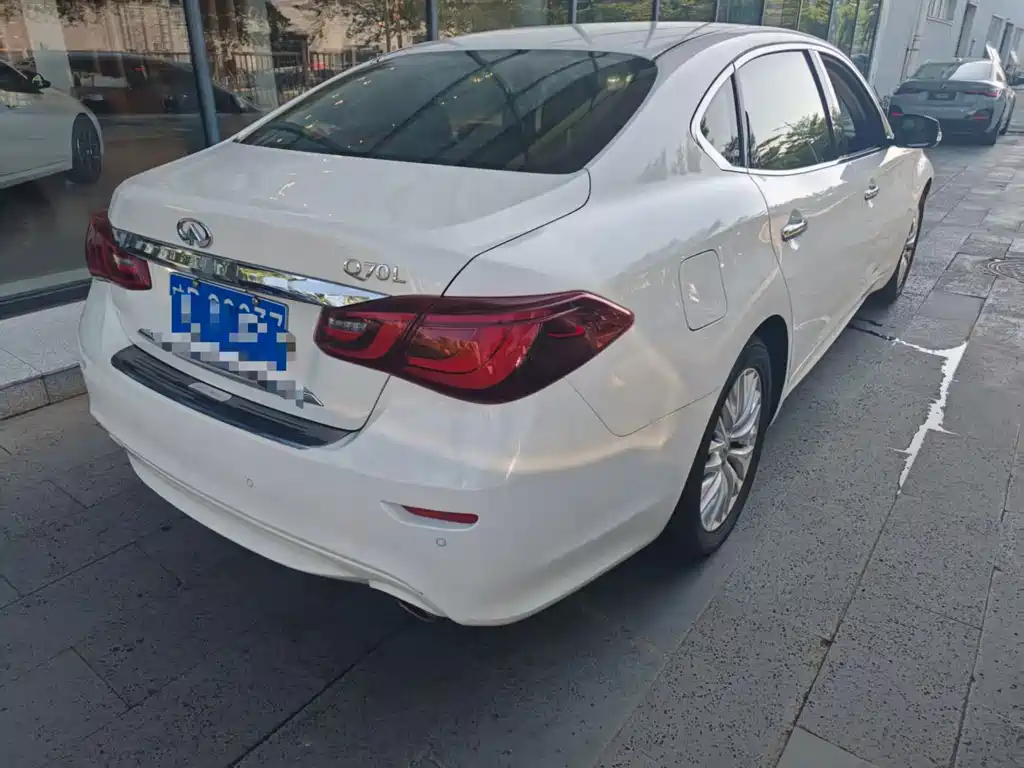 Infiniti Q70 — миниатюра 3