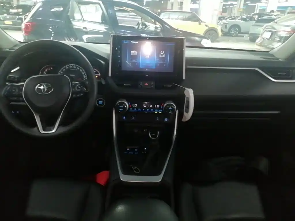 Toyota RAV4 — миниатюра 13