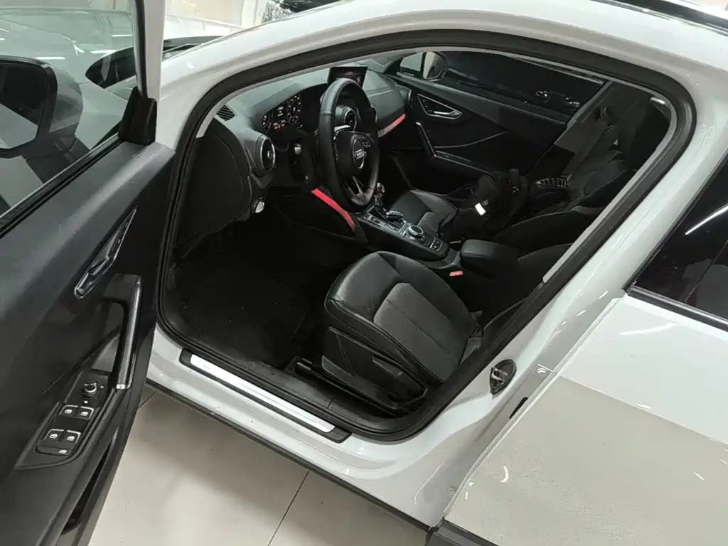 Audi Q2L e-tron — миниатюра 16
